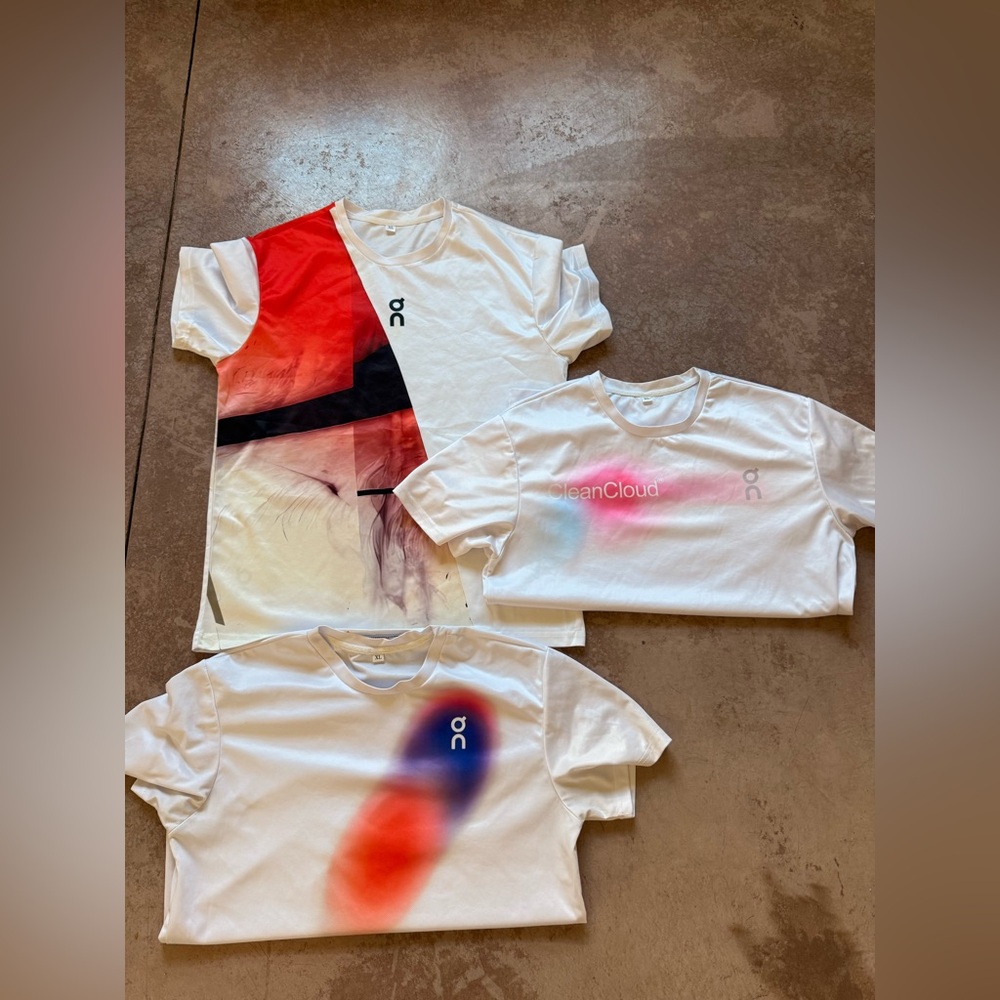 On Running  Graphic T-Shirts - White, Red, Blue/L/READ